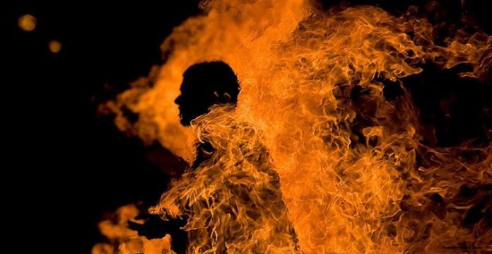آندھراپردیش: سڑک حادثہ میں ایس بی آئی کا ایک ملازم زندہ جھلس کر ہلاک
