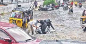 حیدرآباد کی سڑکوں پر بڑھتے حادثات تشویش ناک، صرف دوہفتوں میں 70 حادثات