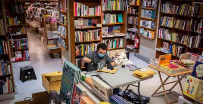 متحدہ عرب امارات میں اسکول دوبارہ کھلنے کے بعد مستعملہ نصابی کتابوں کی مانگ میں اضافہ
